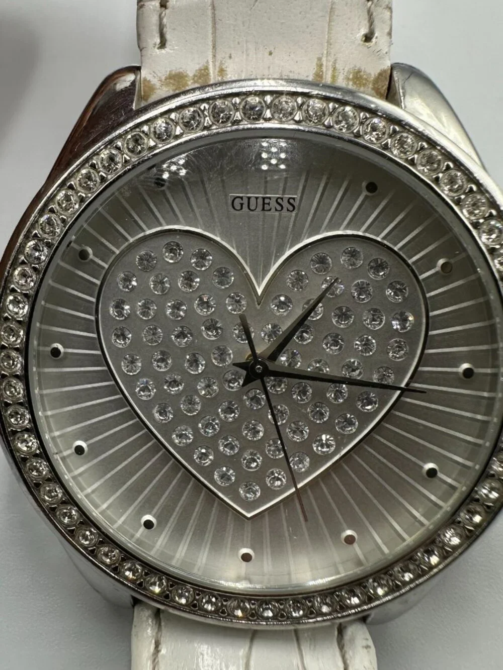 Guess Watch Women Silver Tone Heart Dial White Leather Band New Battery 9.5 Inch